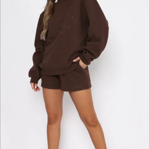 White fox sweatshirt and short set - Picture 4 of 6